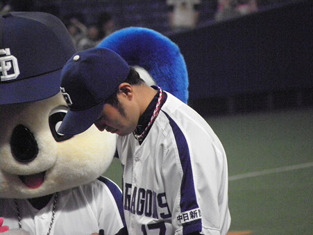 100 川井、がんばれ!・・・ドアラもね