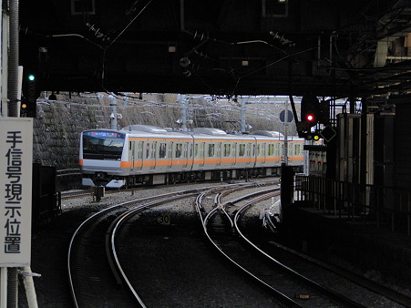 E233　中央線　御茶ノ水駅で