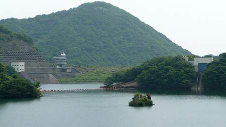 松川湖対岸の奥野ダム
