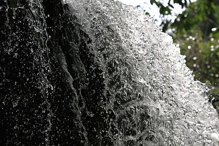 鍋ヶ滝 水のアーチ