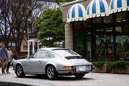 911