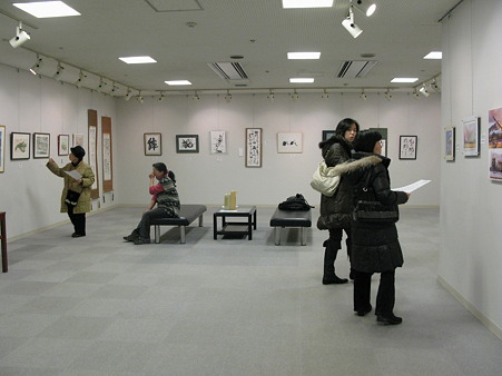 会員展　鑑賞者たち_03