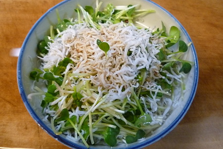 貝割れとシラスの和え物