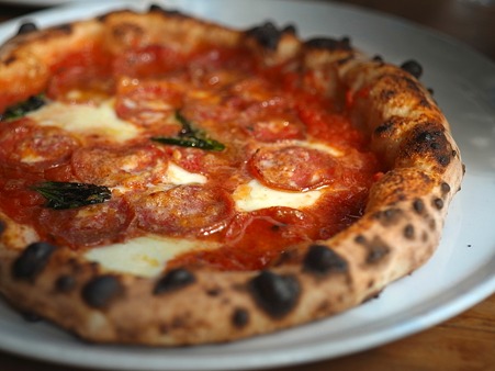 モッツァレラとサラミ