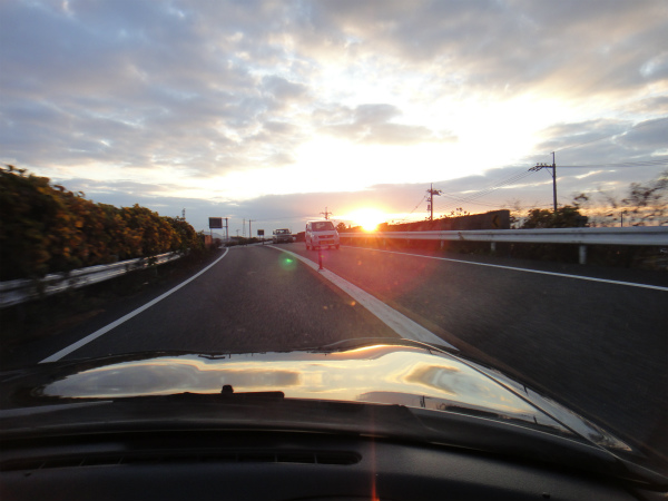 朝日に向かって集合地点を目指す。