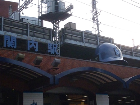 JR関内駅のビッグヘルメット
